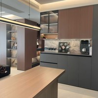 Vitrina de Vino de Alta Gama para Sala de Estar, Fabricada en Madera de Nogal Italiana de Lujo, Ecológica, con Cristal de Calidad