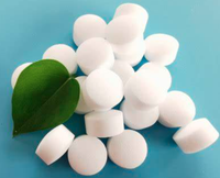 Ucuz Toptan OEM Özel Etiketli Sodyum Klorür Yüksek Saflıkta Su Yumuşatıcı Tuz Tableti Su Yumuşatıcı için 25kg NaCl2