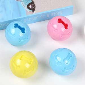 Pelota de juguete para perros TPR con campana, juguete masticable duradero para mascotas, 6.5 cm, color aleatorio, dispensador de comida para mascotas - Product Image 1