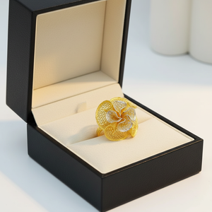 Colgante de Flor Bicolor en Oro con Diseño Intrincado de Filigrana, Joyería Artesanal de Oro de 22K para Mujer, Elegante y Floral - Product Image 4