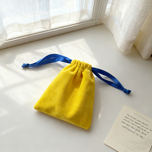 Petite pochette en velours de luxe avec logo personnalisé imprimé, pour colliers, boucles d'oreilles, bagues, sac anti-poussière à cordon - Product Image 2