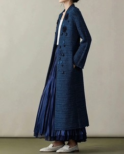 Cardigan Lungo in Maglia Blu Navy con Applicazioni Floreali 3D, Cappotto Artigianale Texturizzato, Elegante Capospalla Invernale in Stile Vintage per Donne - Product Image 3