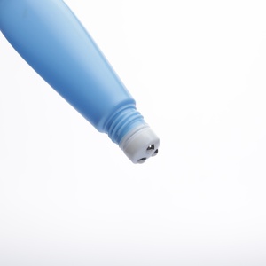 Tube en plastique PE bleu personnalisé pour crème contour des yeux, emballage cosmétique en gros, tube vide personnalisé pour sérum de soin de la peau, avec applicateur roll-on massant à visser - Product Image 3