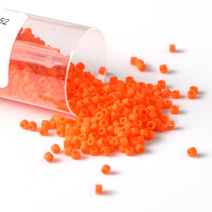 <span class=keywords><strong>Perles</strong></span> <span class=keywords><strong>de</strong></span> verre cylindriques Miyuki Delica 11/0, flacon <span class=keywords><strong>de</strong></span> 10g, couleur unie, <span class=keywords><strong>pour</strong></span> la création <span class=keywords><strong>de</strong></span> bijoux délicats et le travail au <span class=keywords><strong>métier</strong></span> <span class=keywords><strong>à</strong></span> <span class=keywords><strong>tisser</strong></span>. - Product Image 2