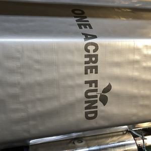 Couverture imperméable de camion de bâche de PE de 210gsm 4x6m avec un logo de fonds d'acre et UV - Product Image 1