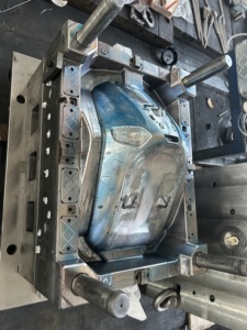 Moulage par injection de plastique du fabricant pour les pièces automobiles COVER R <span class=keywords><strong>FR</strong></span> Outillage de véhicule Conception de moules personnalisée - Product Image 2