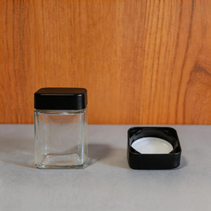 Vasetti quadrati in <span class=keywords><strong>vetro</strong></span> trasparente di alta qualità da 60ml 90ml 120ml con coperchi neri per la conservazione di balsami - Product Image 5