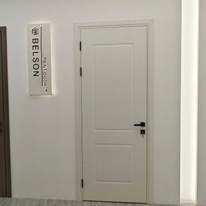 Puerta <span class=keywords><strong>de</strong></span> WPC Pintada <span class=keywords><strong>Mate</strong></span> para Interiores, Resistente al Desgaste y a los Arañazos, Tamaño Personalizado, con Marco y Accesorios Completos, ISO - Product Image 1