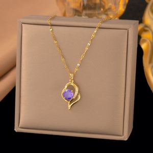 Collier tendance pour femme avec pendentif géométrique en zircon violet, chaîne de clavicule en acier inoxydable plaqué or rose pour anniversaire - Product Image 3