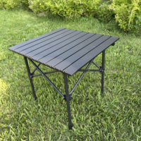 Vente en gros de table de camping pliante légère en acier au carbone mobilier d'extérieur portable pour pique-nique randonnée caractéristiques de pieds pliables