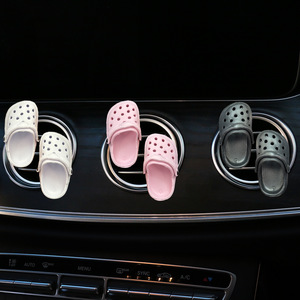 Nuevo par de zapatillas pequeñas, zapatos con decoración de Perfume para <span class=keywords><strong>coche</strong></span>, Clip personalizado para salpicadero, aire acondicionado, decoración de salida - Product Image 4