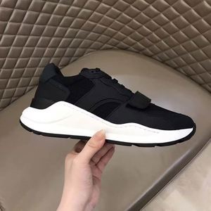 Sneakers plateforme de qualité supérieure avec un design luxueux et un style rayé. Parfait pour la marche et les activités de plein air. - Product Image 3