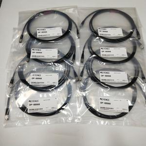 Sensor Láser Basado en Imagen Serie IX OP-88966, Cable Robótico de Alta Flexibilidad de 2 Metros - Product Image 3