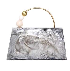 Bolso de Mano de Resina de Lujo Hecho a Mano para Mujer, Accesorio Elegante y Único con Diseños Audaces y Colores Vibrantes - Product Image 2