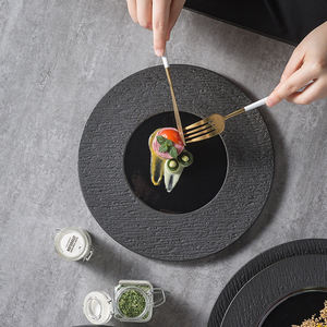 Plat rond de mariage de luxe personnalisé hôtel restaurant bord dentelle articles ménagers noir mat non émaillé petites assiettes en grès céramique - Product Image 3