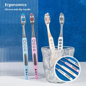 Brosse à dents pour adulte en plastique Brosse à dents propre Manche en caoutchouc Brosse à dents pour adulte à poils moyens doux - Product Image 4