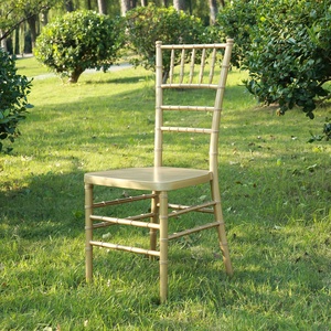 Chaises de mariage Chiavari en plastique doré empilables, durables, avec coussins, pour événements extérieurs, hôtels et banquets - Vente en gros - Product Image 3
