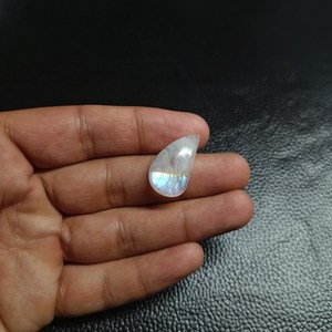 Pierre de Lune Arc-en-ciel Naturelle Cabochon 5.06 Carats 25x14mm Pierre Précieuse Non Montée Certifiée Qualité Excellente Fournisseur en Gros - Product Image 1