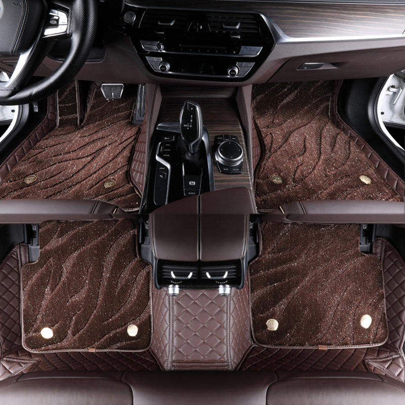 Alfombra color café con ondas de agua.