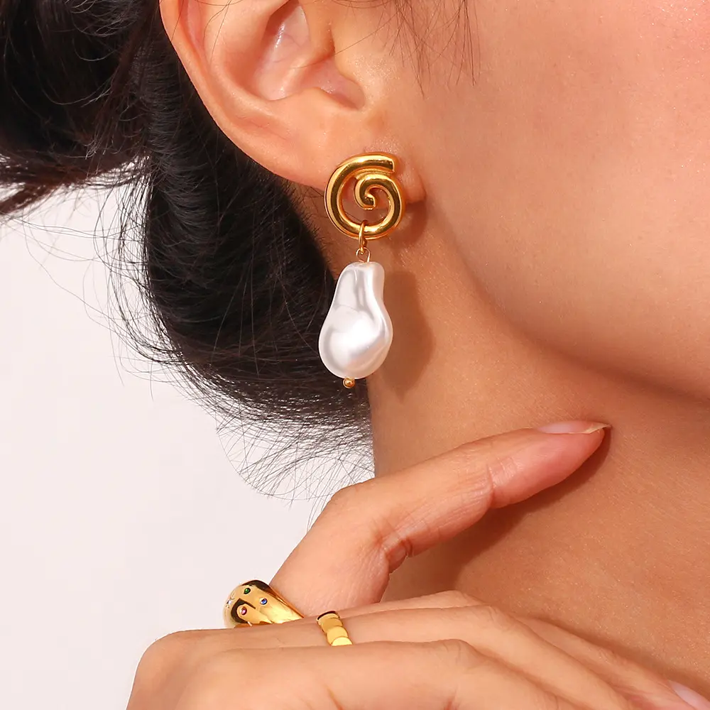 Custom French Light Luxury High Quality Vintage Pearl Earrings Custom Women Crawler Earrings