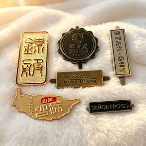 Etiquetas de Metal con Logotipo Personalizadas de Aleación de Zinc Pulido, Entrega Rápida, Etiquetas de Metal al por Mayor para Camisetas, Chaquetas, Suéteres y Prendas - Product Image 3