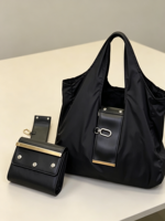 Sac fourre-tout pliable BSCI avec porte-clés, réutilisable, en nylon résistant à l'eau, léger, avec fermeture éclair, petit portefeuille pliable, sac de courses pour femmes