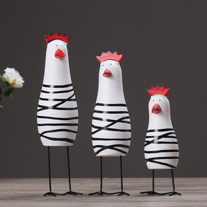 Figuras de Gallinas Escandinavas de Madera, 3 Piezas, Hechas a Mano, Decoración de Mesa, Regalo de Inauguración de Casa con Forma de Animal - Product Image 1