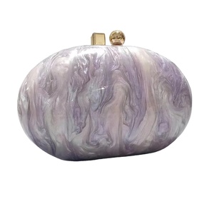 Borsa <span class=keywords><strong>da</strong></span> <span class=keywords><strong>sera</strong></span> di lusso in <span class=keywords><strong>oro</strong></span> acrilico borsa <span class=keywords><strong>da</strong></span> donna con perla per matrimoni o feste con motivi in materiale metallico - Product Image 6