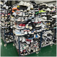 S04 .1 Chaussures de basketball d'occasion pour hommes de marques internationales, baskets de sport usagées en lot pour distributeurs