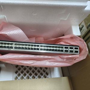 Commutateur d'entreprise CE6881-48T6CQ HW 48 * 10GE RJ45 6 * 100GE QSFP28 02353GLB-004 certifié CE avec modules d'alimentation de ventilateur - Product Image 5