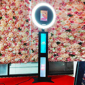 Cabina de Fotos con Espejo Premium UNIV Compatible con iPad Pro de 12.9 Pulgadas, Impresión Instantánea, Control Remoto, Construcción Metálica para Eventos - Product Image 1