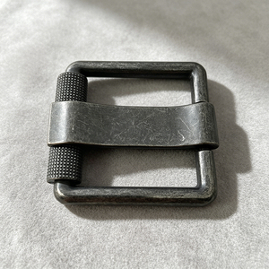 Hebilla de cinturón informal con marco de caja, chapada en acero y lateral texturizado, para cinturones de cuero - Product Image 6