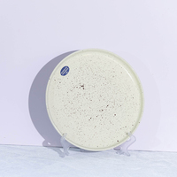 Service de table en grès simple et luxueux |   Assiettes et bols en céramique crème mouchetée |   Résistant à la chaleur, compatible micro-ondes, lave-vaisselle et four