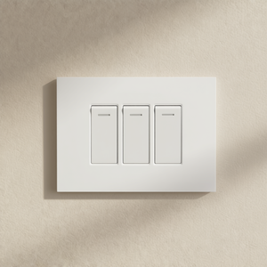 Placa de interruptor de 3 vías blanca compatible con Vimar Arke - Product Image 3