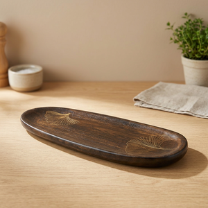 Encantadora bandeja para servir con diseño de hojas de ginkgo de madera, perfecta para aperitivos o decoración elegante del hogar - Product Image 1