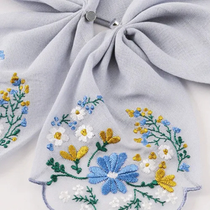 Bufanda corta de algodón con bordado de flores, estilo elegante y moderno, bufanda decorativa diaria para damas. - Product Image 2