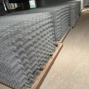 <strong>1</strong>/<strong>4</strong> <strong>1</strong>/2 3/<strong>4</strong> <strong>1</strong> 2 Inch <strong>Mesh</strong> Galvanized Welded Wire <strong>Mesh</strong> Panel 8ft <strong>X</strong> 4ft - Product Image 5