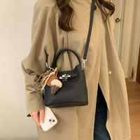 Mini sac à main en forme de seau avec pendentif, sac bandoulière en PU à sangle réglable pour femmes, usage quotidien