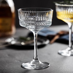 Verre à <span class=keywords><strong>champagne</strong></span> gravé à <span class=keywords><strong>large</strong></span> bouche de style européen Gobelet à dessert Martini en cristal transparent en relief <span class=keywords><strong>Coupe</strong></span> à vin vintage - Product Image 5