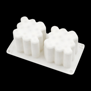 1181 Cổ Phiếu Nhà Máy 2 Lỗ Trái Tim Rubik Của Cube Hình Dạng Silicone Bánh Khuôn Tay Làm Tự Làm Xà Phòng Khuôn Nến Khuôn Nhựa tái sử dụng Handmade - Product Image 3