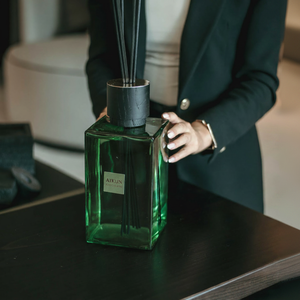 Diffuseur de parfum en verre carré vert Aikun de grande capacité (2200 ml) avec bâtonnets noirs pour la maison, le bureau, l'hôtel, désodorisant d'ambiance, vente en gros - Product Image 3