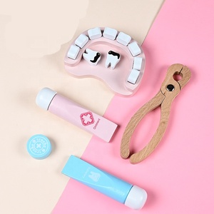 Juego de 42 Piezas de Juguetes de Madera para Niños y Niñas, Juego de Doctor con Kit Médico de Doctor y Enfermera, Juego de Imitación Educativo para Edades de 2 a 13 Años - Product Image 4