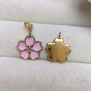Collier étanche en acier inoxydable avec breloques personnalisées en forme de goutte d'huile d'abeille en CZ, accessoires de pendentif fleur cerise plaqué or DIY - Product Image 6