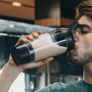 Tasse à mélanger améliorée de 730ml avec poignée pliable Conception détachable facile à nettoyer, fonctionne avec la poudre de protéines, le <span class=keywords><strong>café</strong></span>, la farine d'avoine - Product Image 2