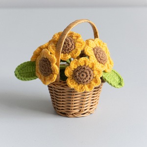 ตะกร้าถักมือรูปดอกทานตะวันขนาดเล็ก งานแฮนด์เมด ตกแต่งด้วยไหมพรมเลียนแบบดอกทานตะวัน เหมาะสำหรับตกแต่ง แจกเป็นของขวัญในเทศกาล หรือวางขายในแผงลอย - Product Image 4