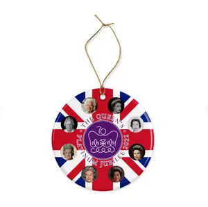 クイーンズエリザベスIIプラチナジュビリー飾り記念品セラミック、女王陛下、女王の70年の栄光をフィーチャー