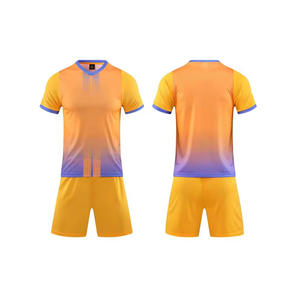 Thailand Kwaliteit Ademend Snel Droogend Voetbalshirt en Klassiek Voetbalshirt Short 2-delig Set OEM Service Herfst - Product Image 5