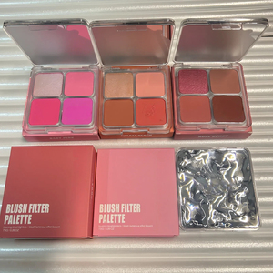Paleta de 4 Colores de Rubores Mate Ultra Pigmentados + Rubores de Alto Brillo en Fórmula Ligera Hu - Product Image 4