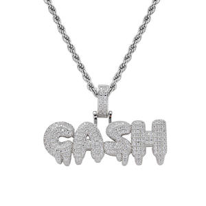 จี้ห้อยคอรูปตัวอักษร GANG ประดับเพชร CZ แบบไมโครเพฟ บนตัวเรือนทองเหลืองชุบทอง พร้อมสร้อยคอทองเหลือง - Product Image 5