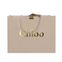 Sacs cadeaux personnalisés en gros avec logo en relief, emballages de boutique en vrac, sacs en papier pour le commerce de détail